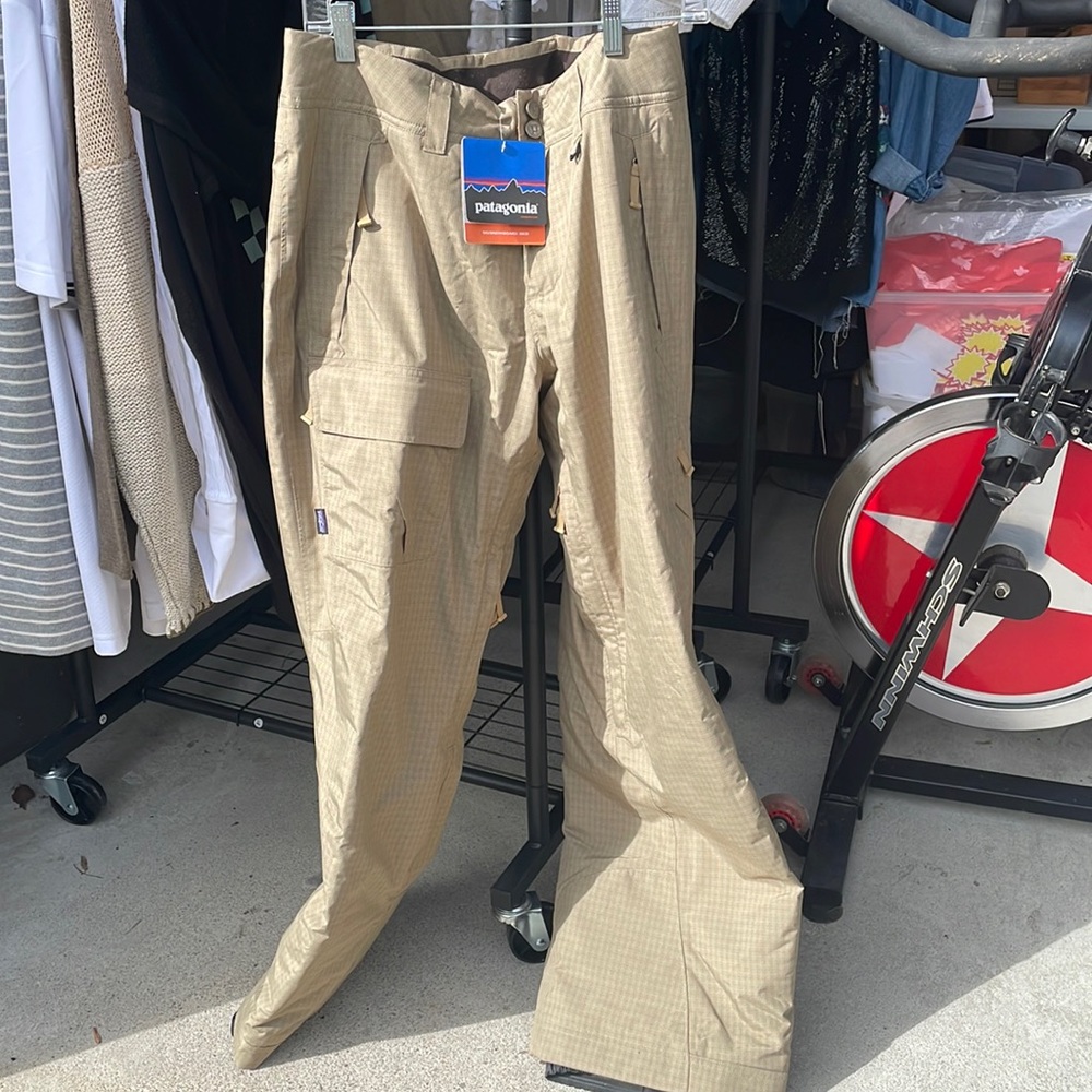 Men’s patagonia size. M ski/ snowboarding pants NWT